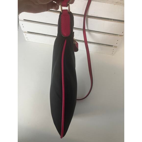 MICHAEL KORS SMALL BLACK NYLON PINK TRIM CROSSBODY BAG - Picture 3 of 12